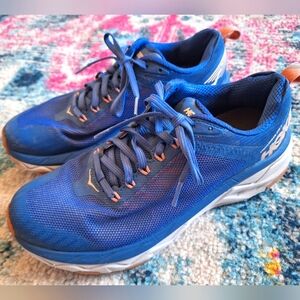 Women's Hoka Challenger size 8.5B